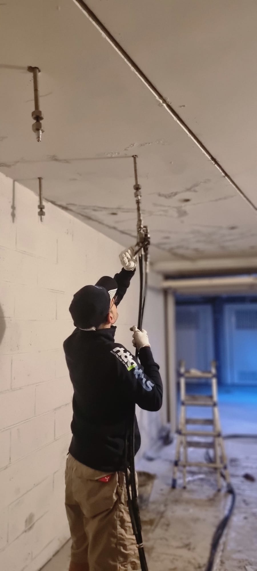 095c10ca-7ca3-4c81-8e9c-8618873f855c